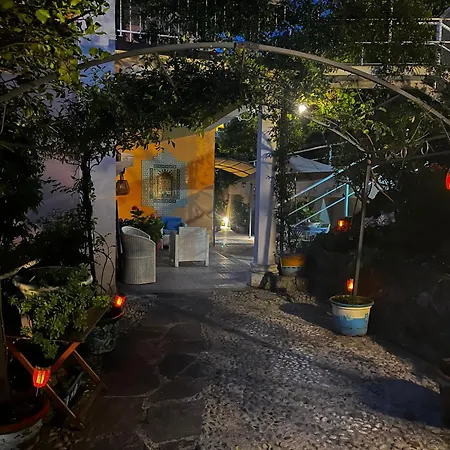 Marina Boutique & Como
