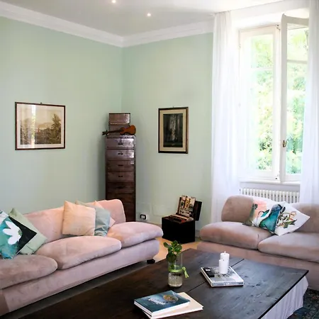 Marina Boutique & コモ